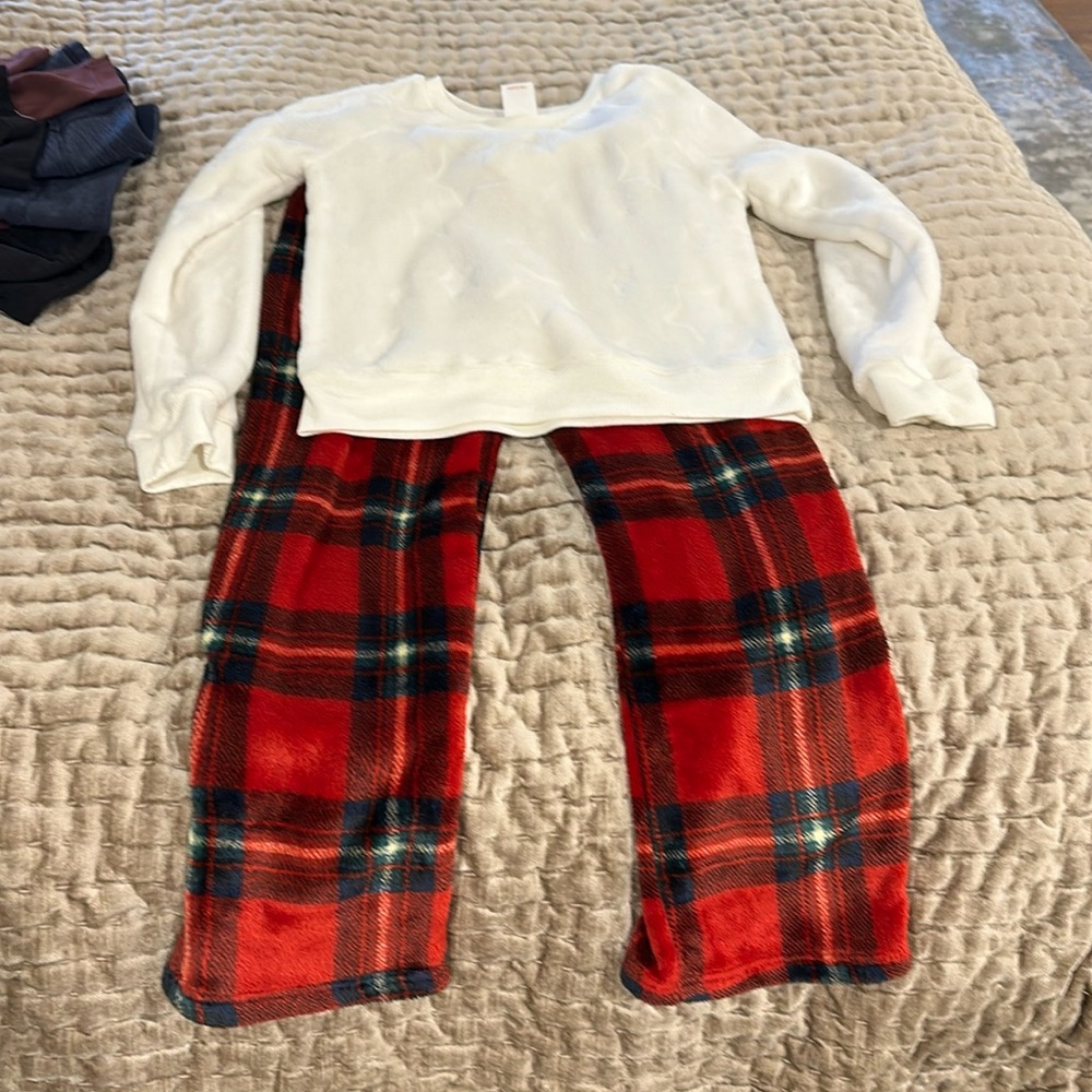 Cozy Cat & Jack pajamas. Excellent condition, worn once!